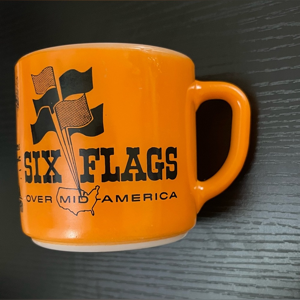 Vintage 1970's Six Flags Over Mid -America Orange Milk Glass Mug w/ Fed D Handle